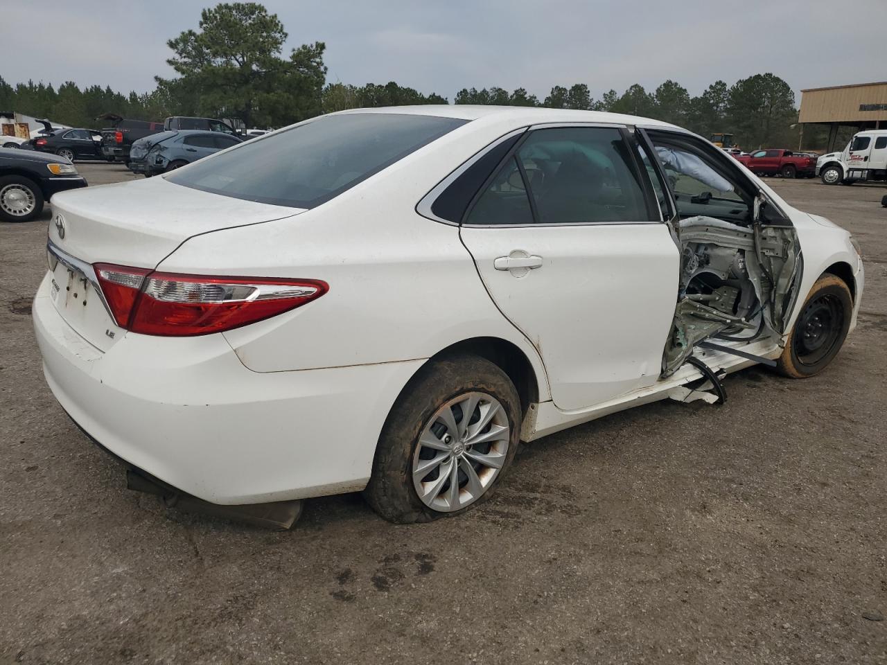 2015 Toyota Camry - Image 3