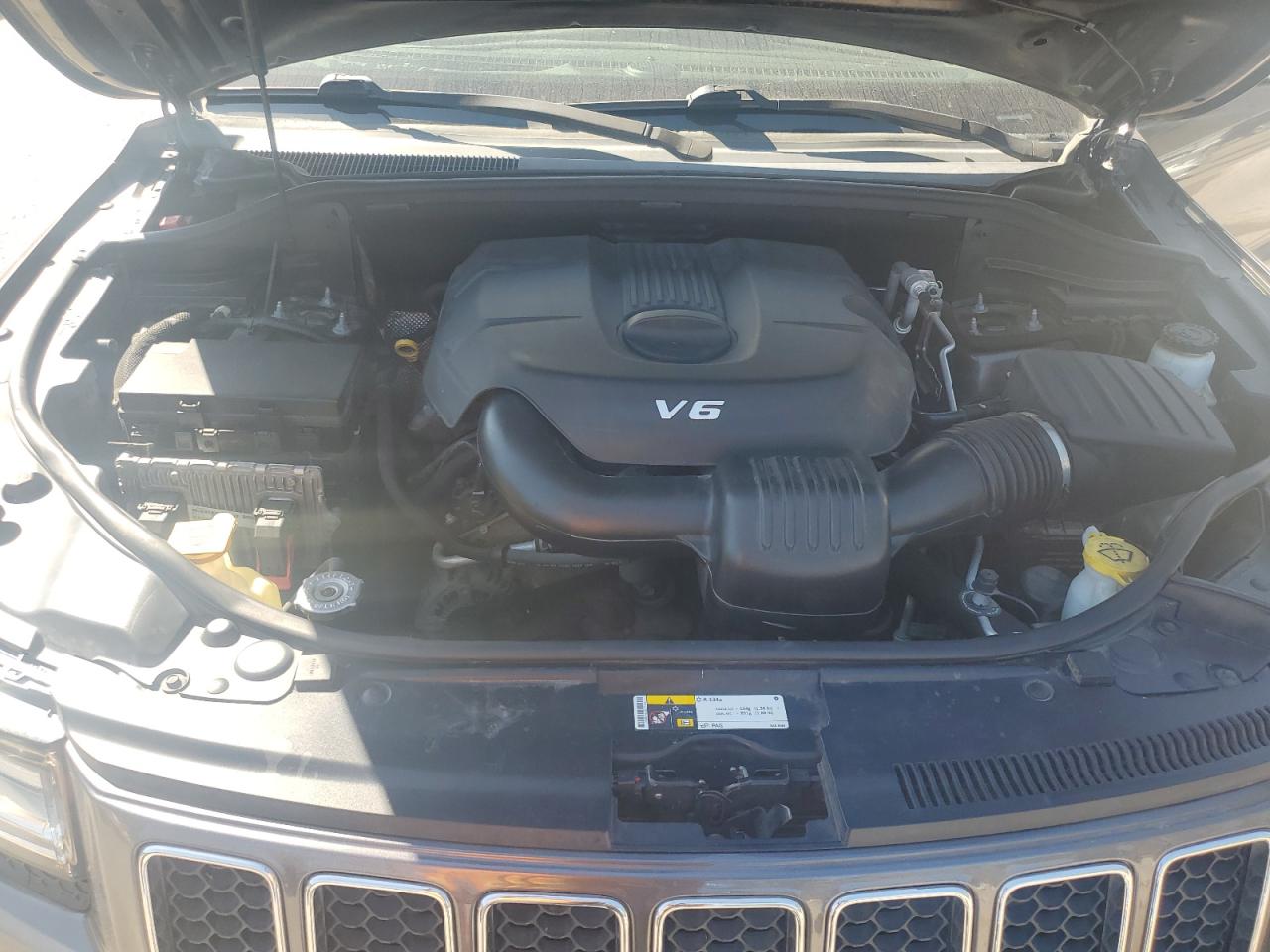 2014 Jeep Grand Cherokee - Image 12
