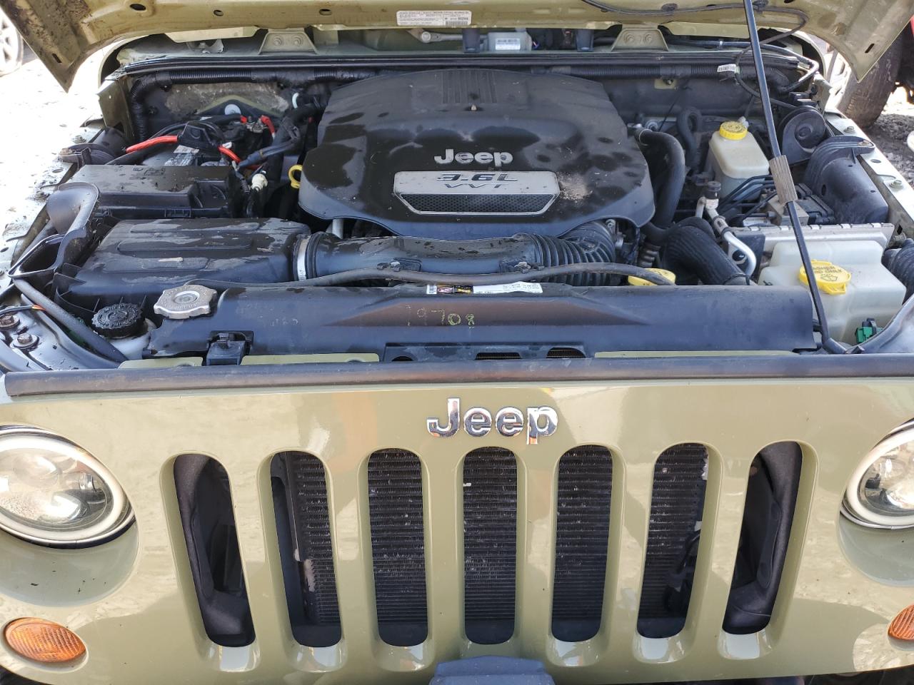 2013 Jeep Wrangler - Image 11