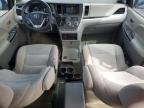 2015 Toyota Sienna  იყიდება Kapolei-ში, HI - Front End