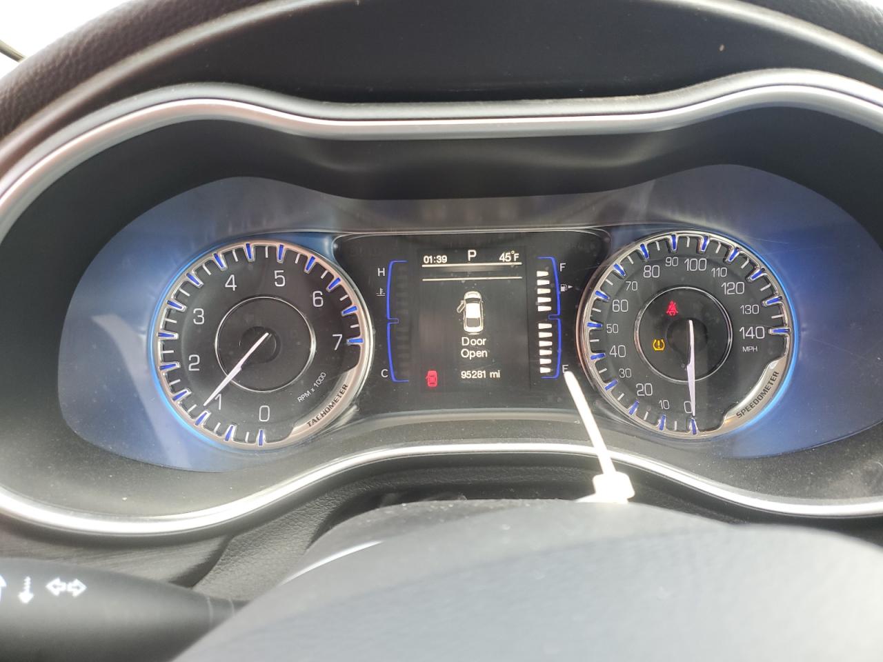 2015 Chrysler 200 - Image 9
