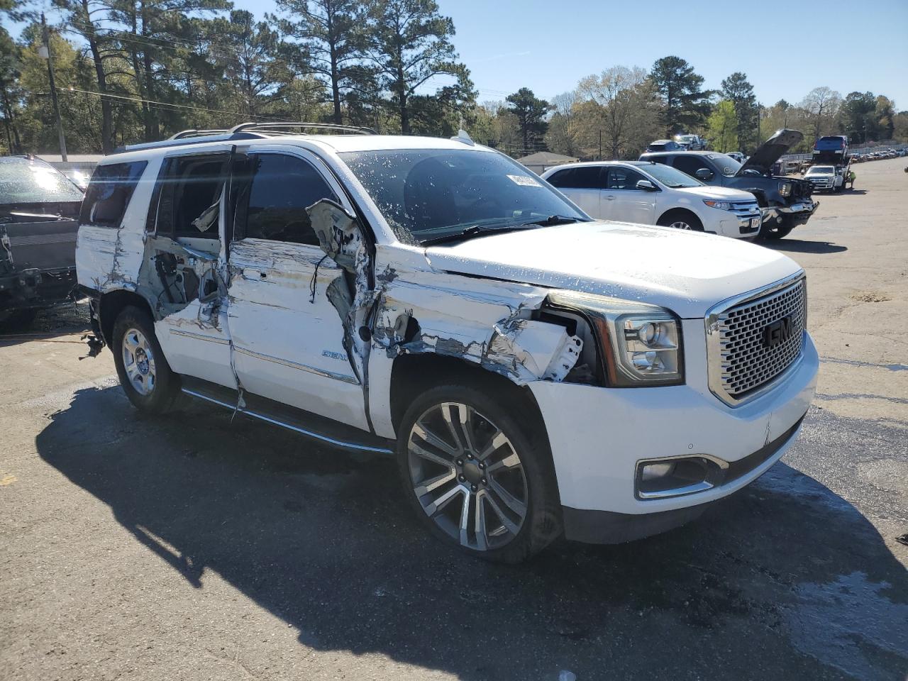 2015 GMC Yukon - Image 4