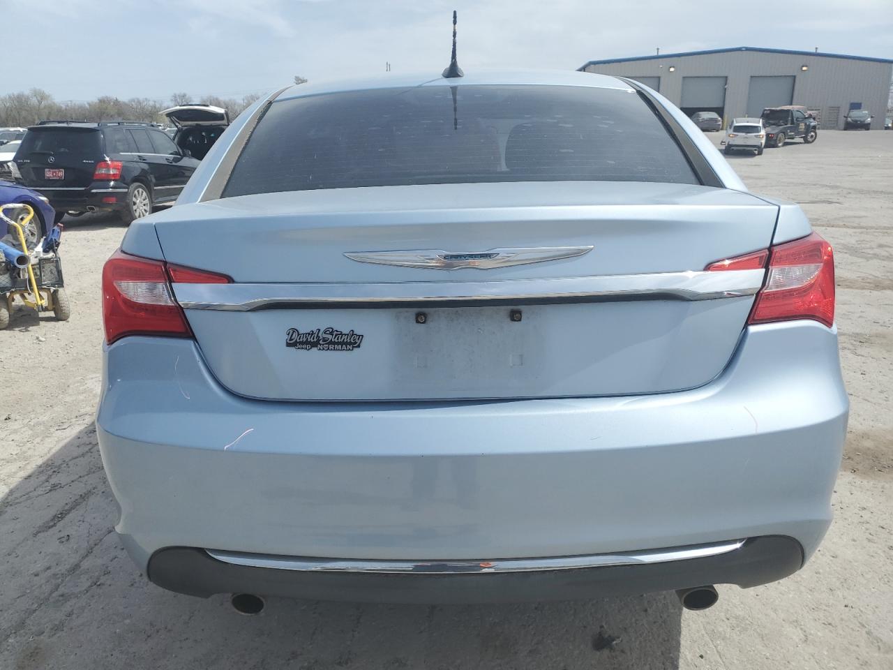2014 Chrysler 200 - Image 6