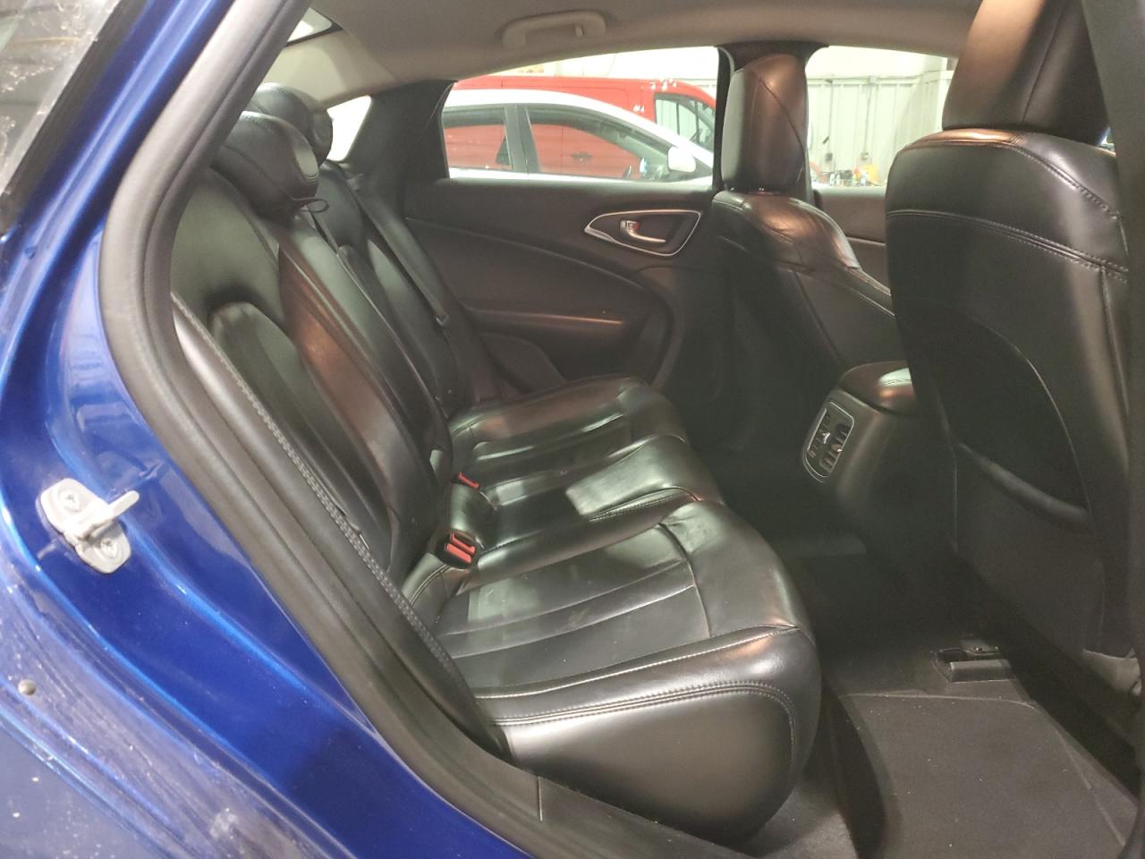 2015 Chrysler 200 - Image 10