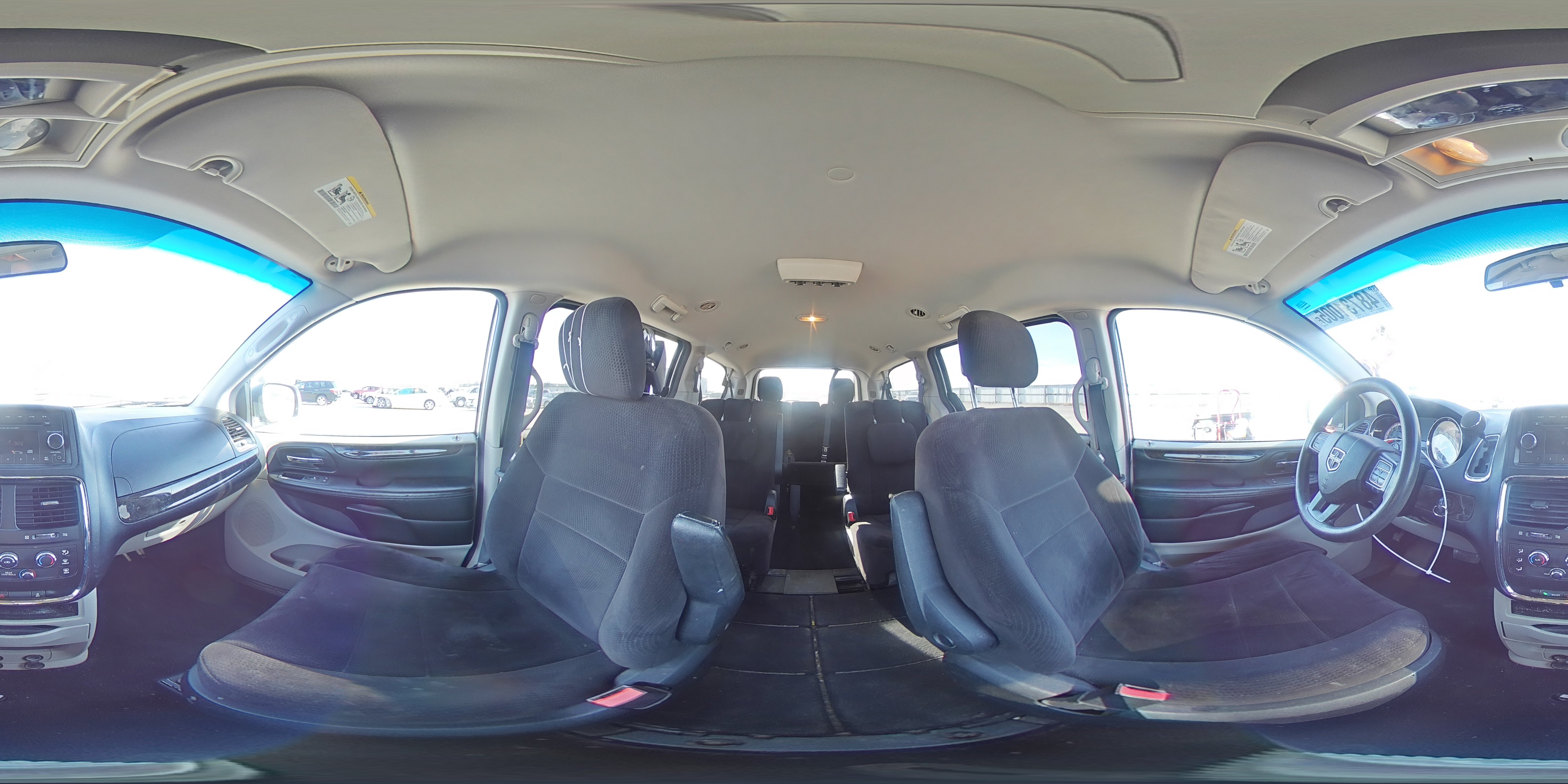 2012 Dodge Caravan - Image 13