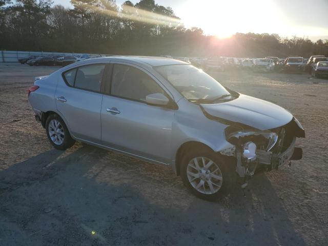 Sedans NISSAN VERSA 2016 Srebrny
