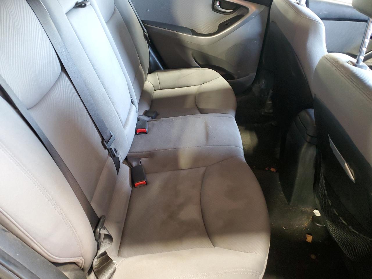 2013 Hyundai Elantra - Image 10