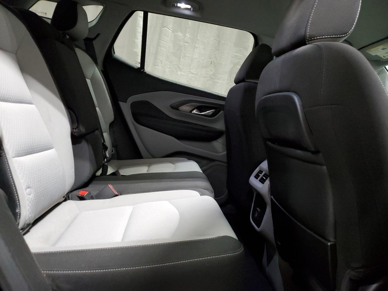 2022 GMC Terrain - Image 11