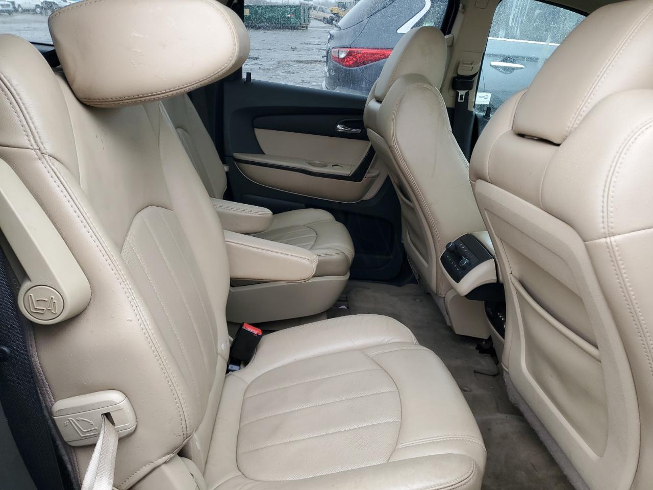 2011 GMC Acadia - Image 11