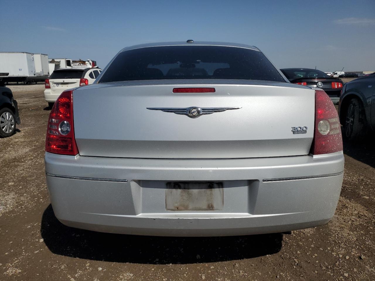 2010 Chrysler 300 - Image 6