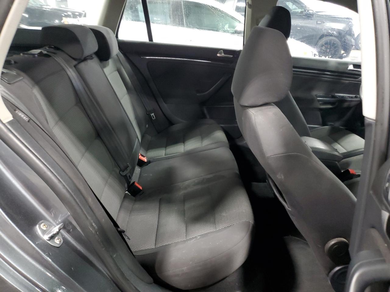 2010 Volkswagen Jetta - Image 11