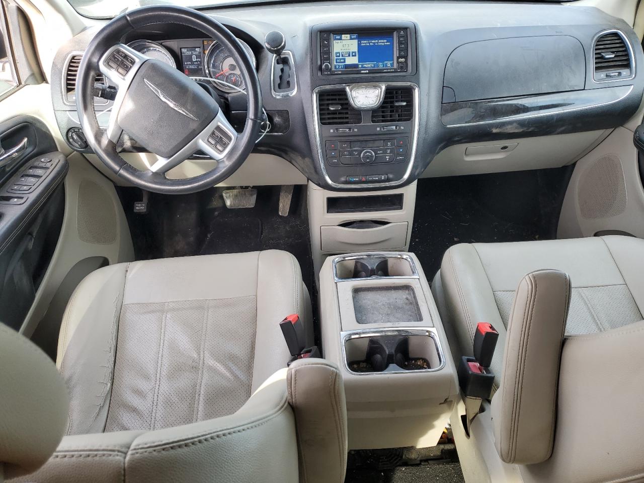 2012 Chrysler Town & Country - Image 8