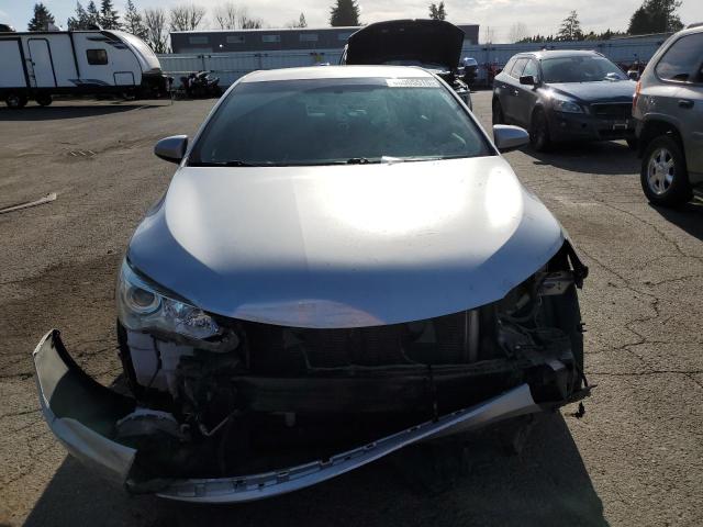  TOYOTA CAMRY 2015 Srebrny