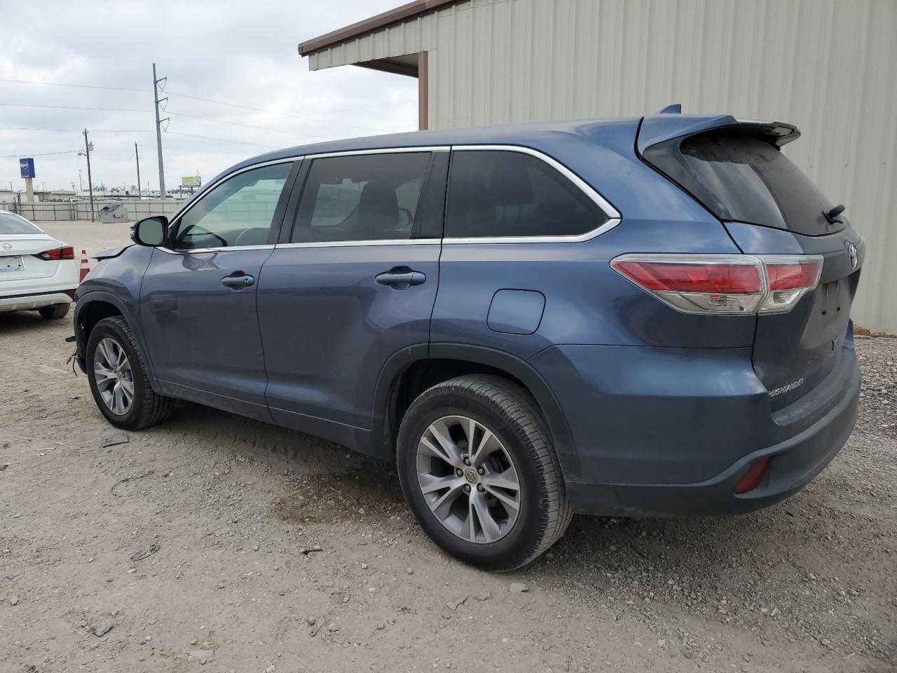 2015 Toyota Highlander - Image 2