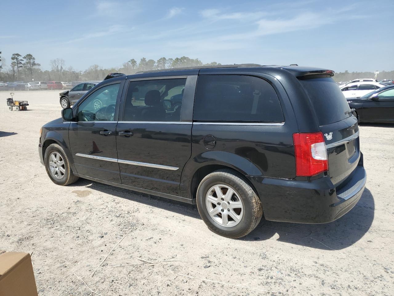 2013 Chrysler Town & Country - Image 2