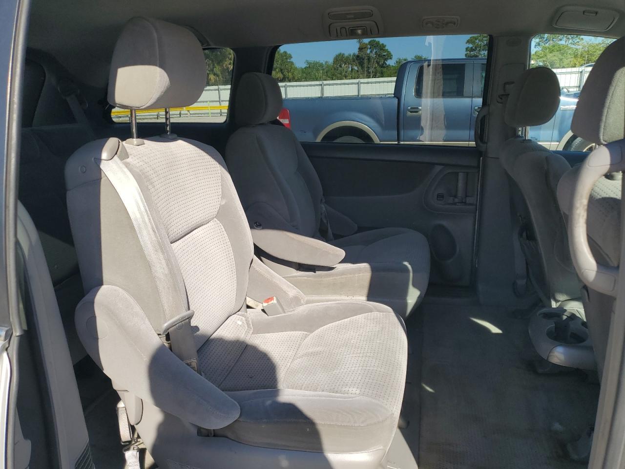 2006 Toyota Sienna - Image 11