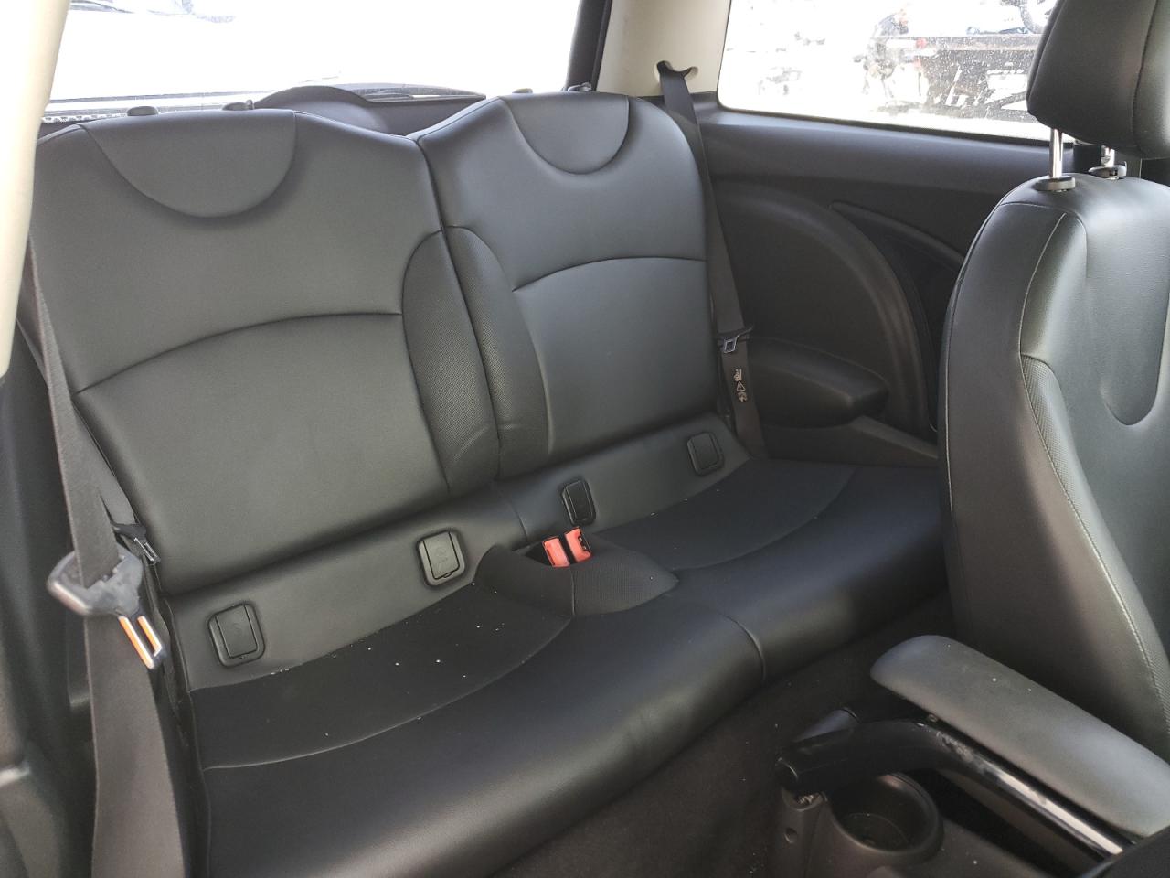 2011 MINI Cooper - Image 10