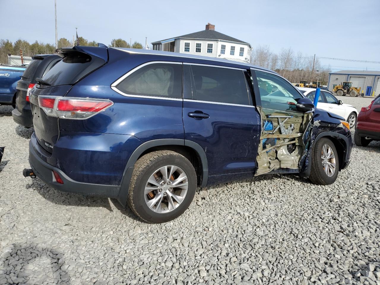 2015 Toyota Highlander - Image 3