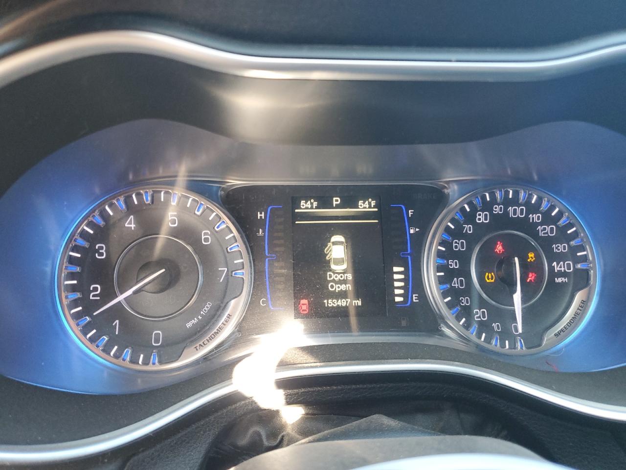 2016 Chrysler 200 - Image 9