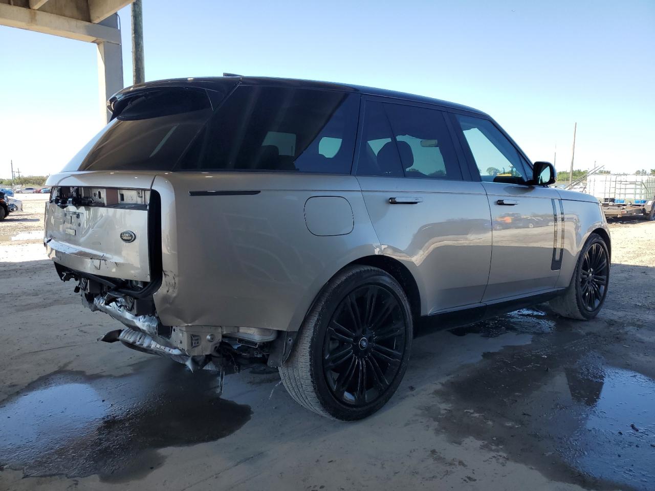 2023 Land Rover Range Rover - Image 3