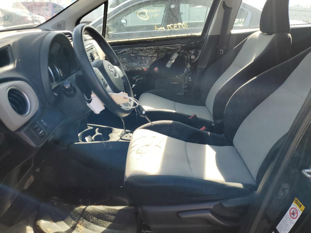 2014 Toyota Yaris - Image 7