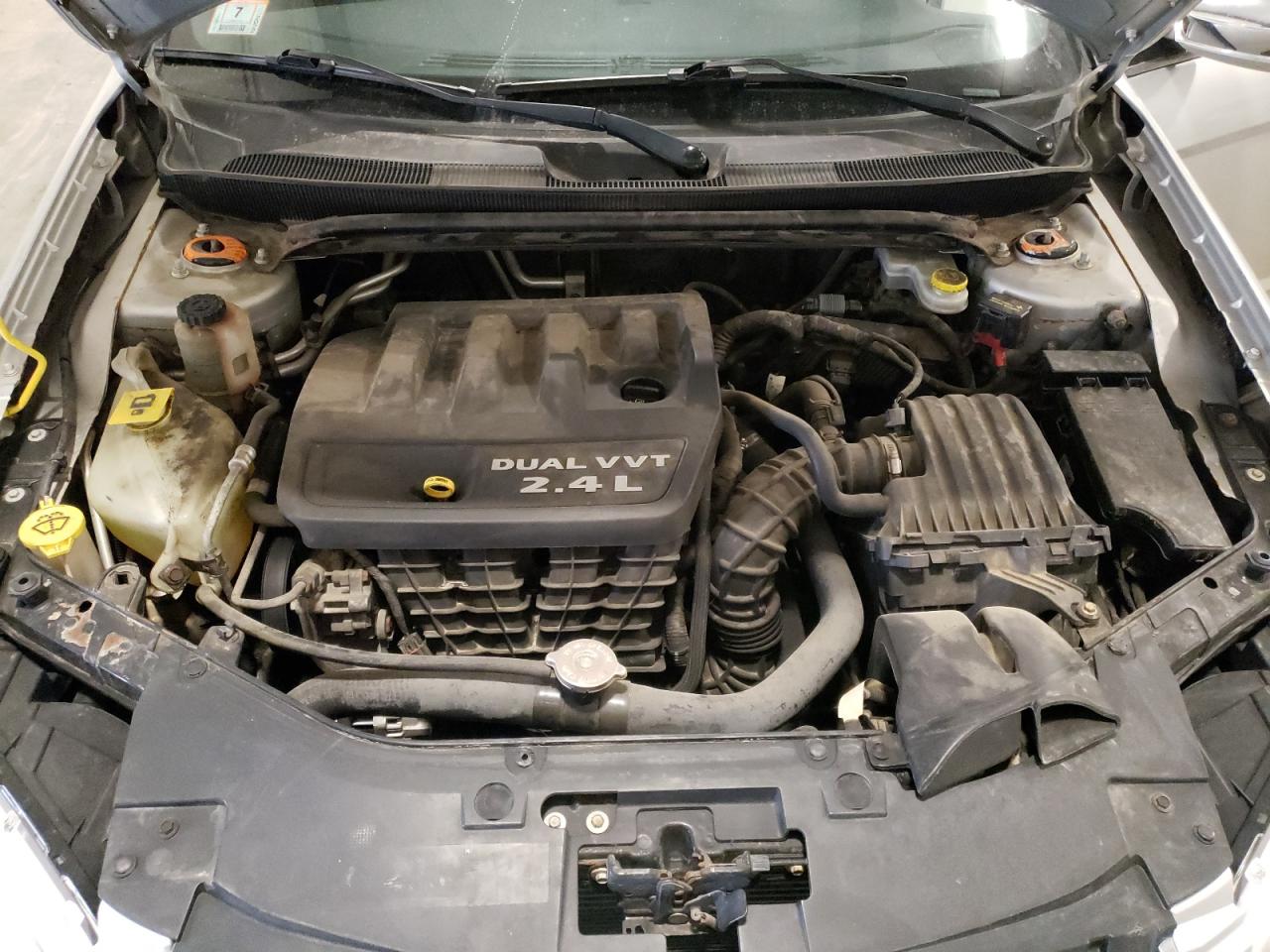 2012 Chrysler 200 - Image 11