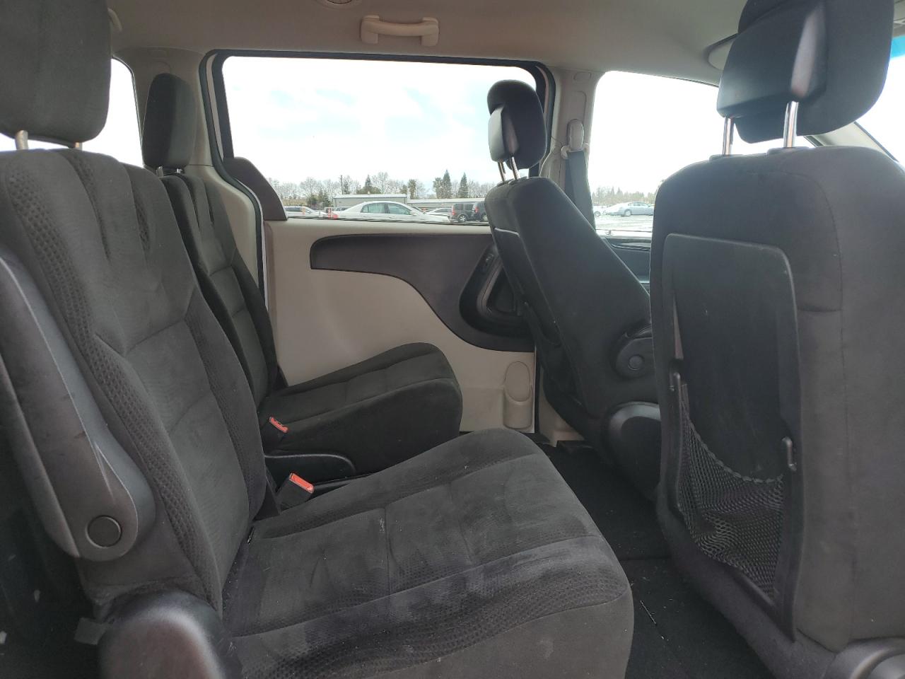 2016 Dodge Caravan - Image 11