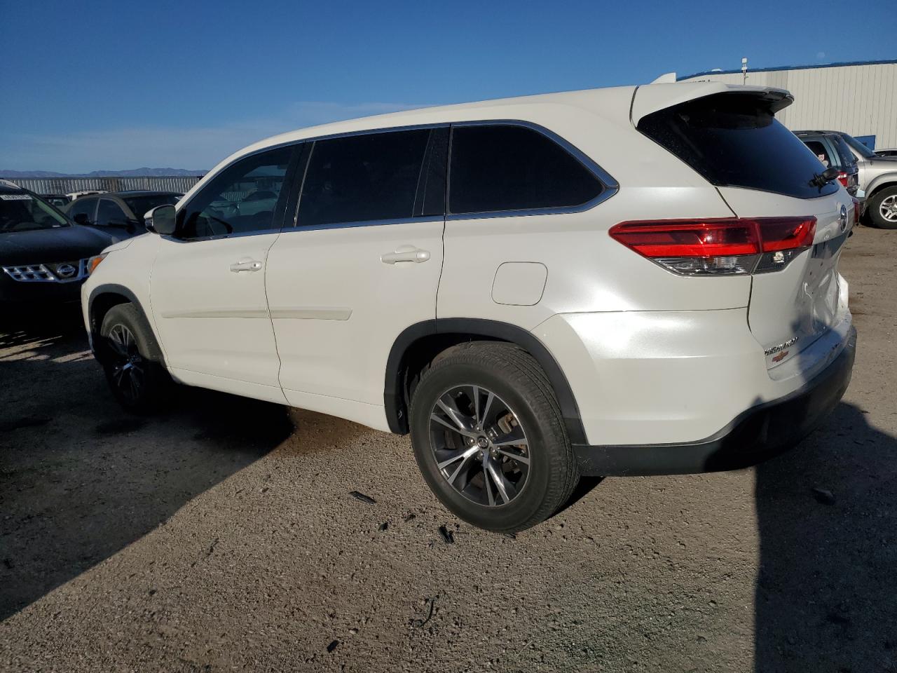 2018 Toyota Highlander - Image 2