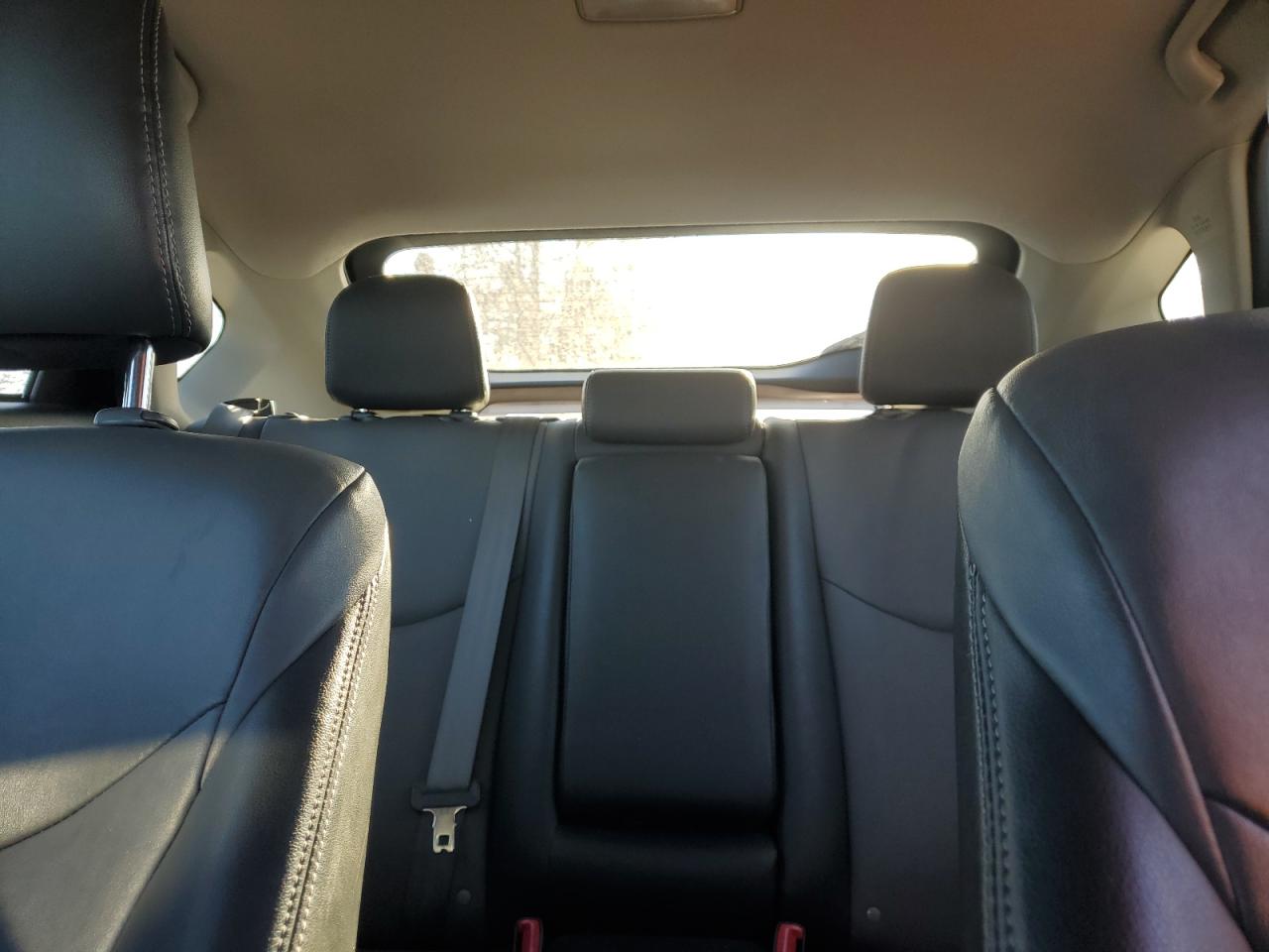 2015 Toyota Prius - Image 10