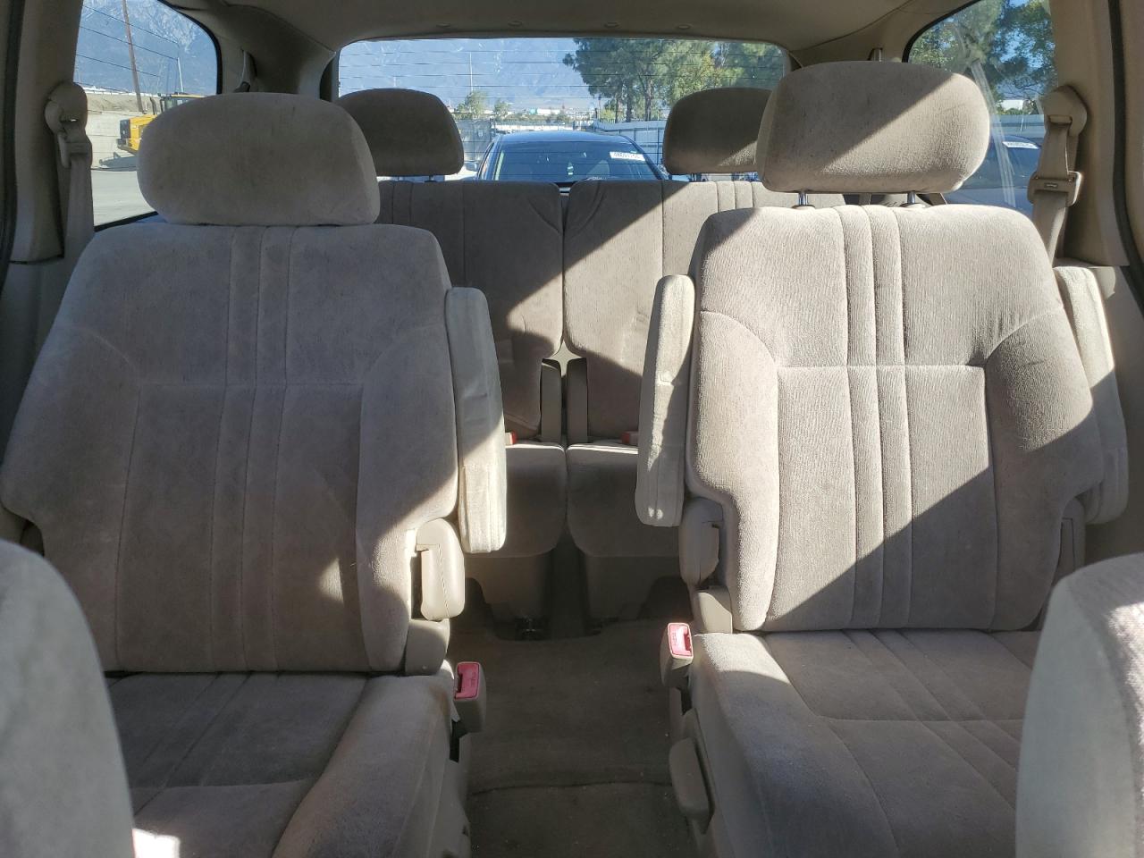 1999 Toyota Sienna - Image 10