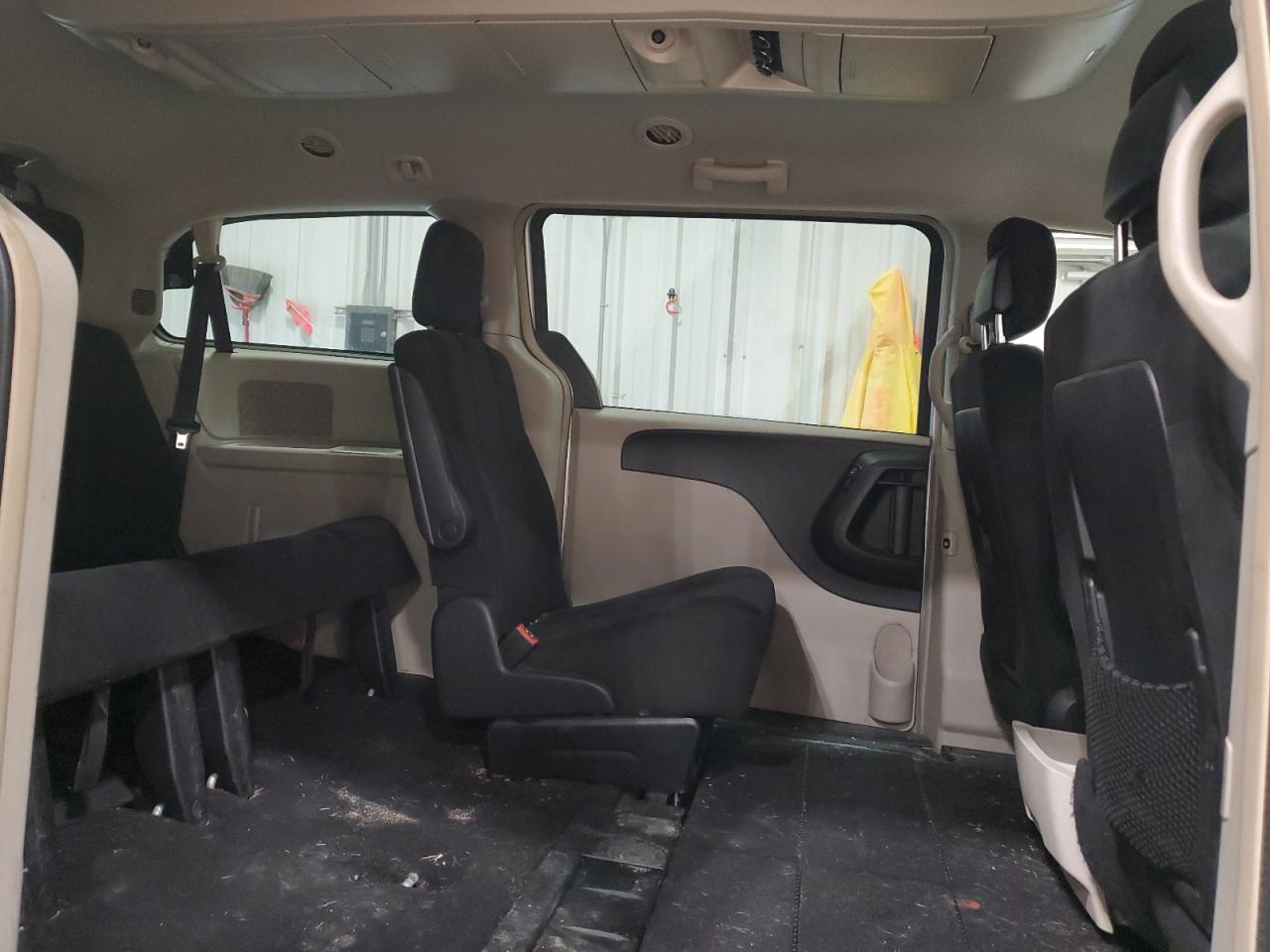 2011 Dodge Caravan - Image 11