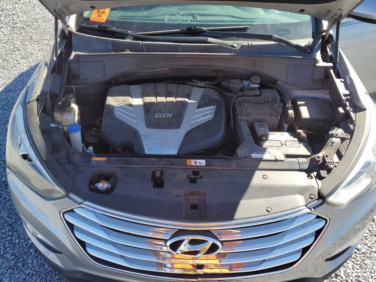 2016 Hyundai Santa Fe - Image 12