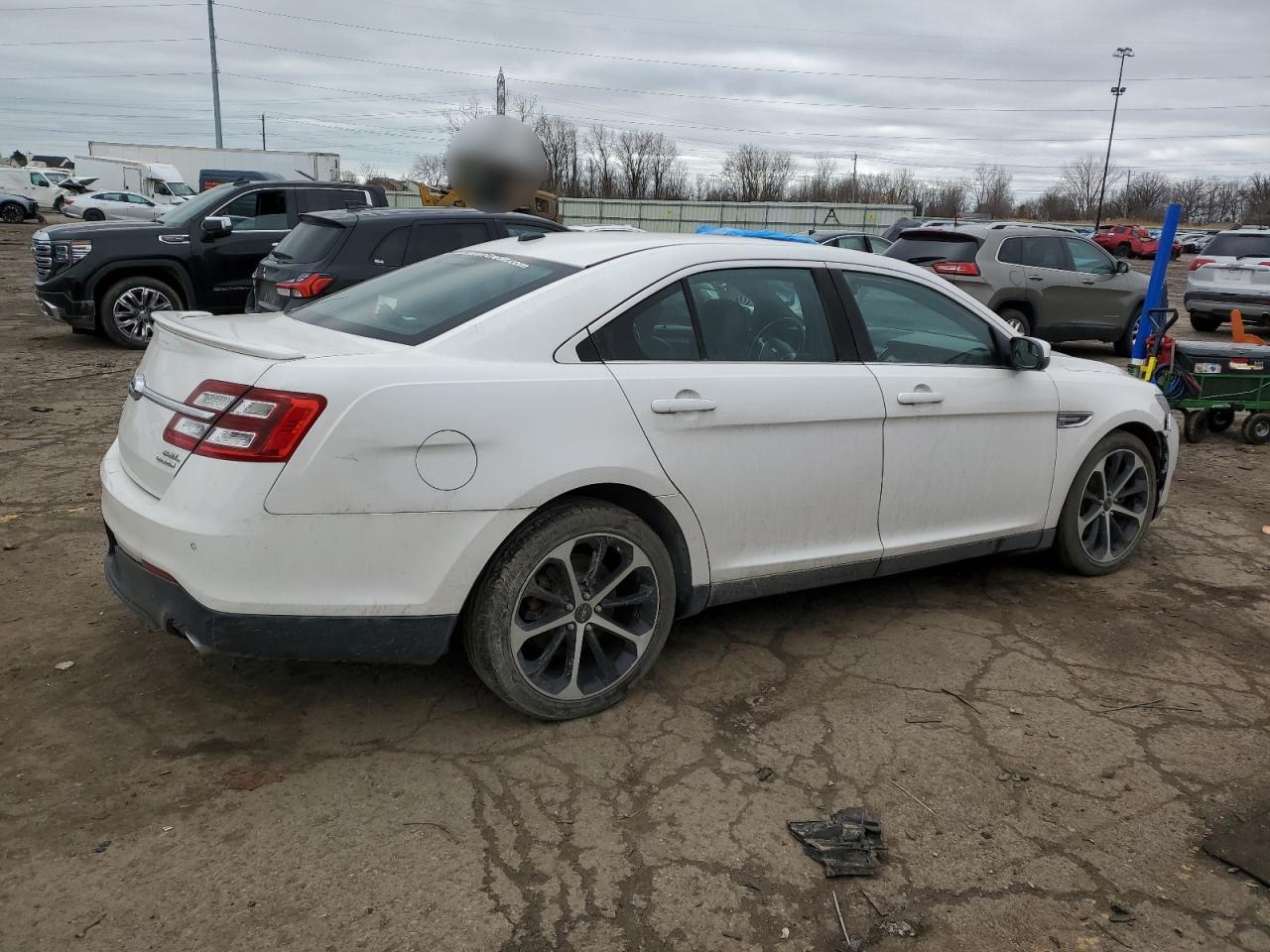 2014 Ford Taurus - Image 3