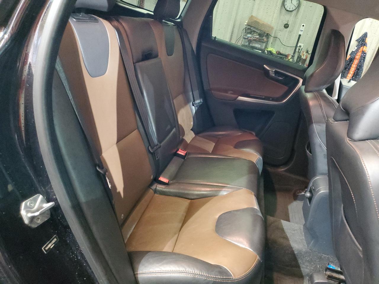 2017 Volvo XC60 - Image 11