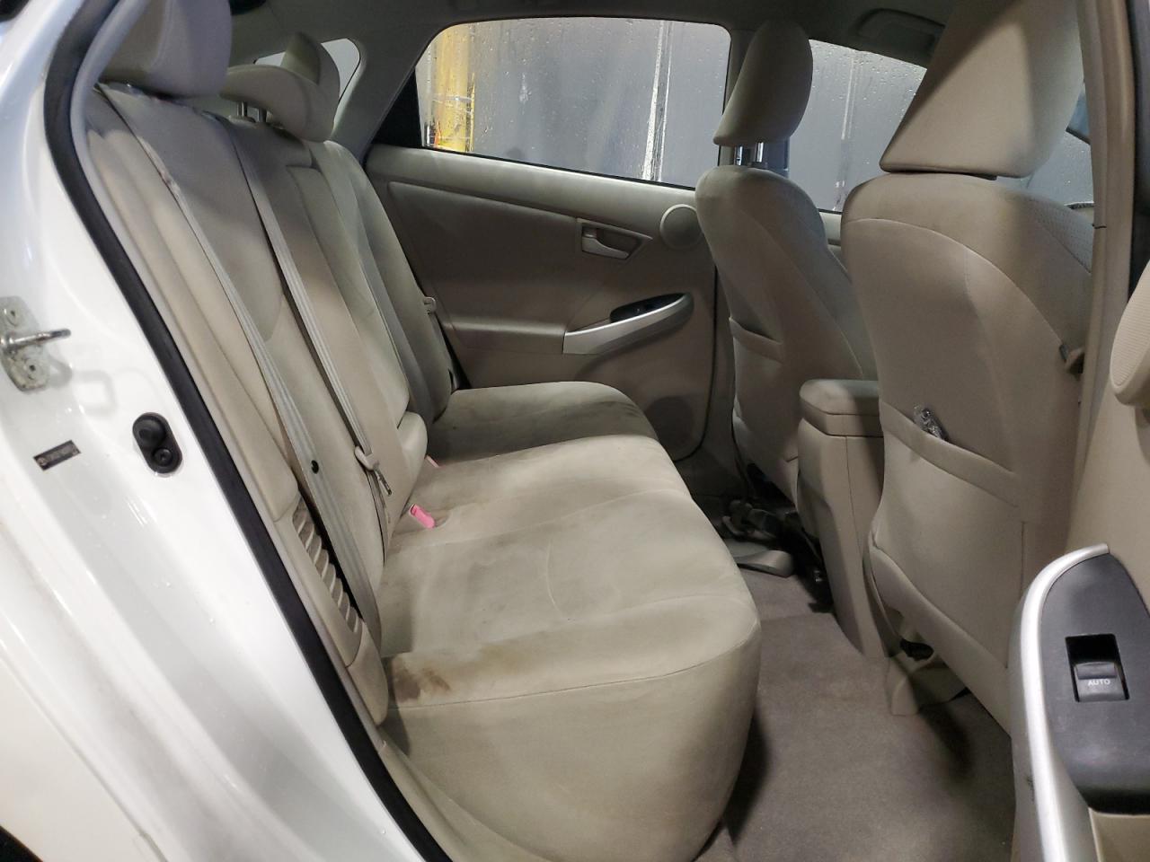 2010 Toyota Prius - Image 10