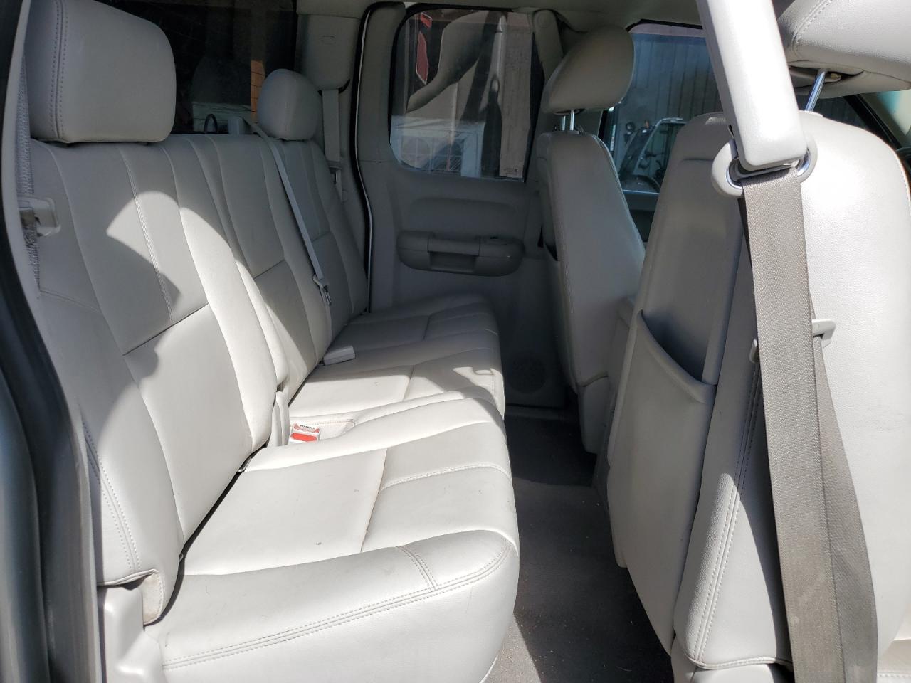 2012 Chevrolet Silverado - Image 10
