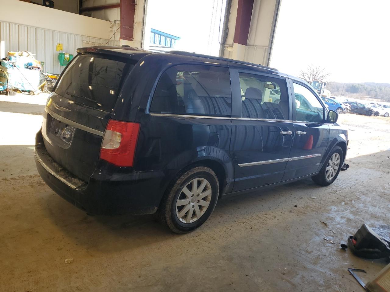 2015 Chrysler Town & Country - Image 3