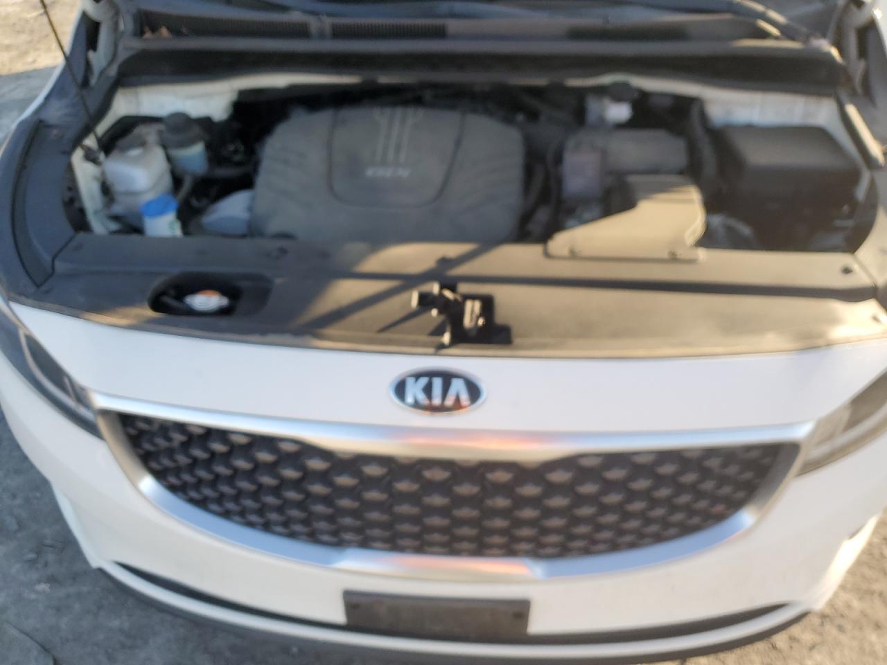 2015 Kia Sedona - Image 14