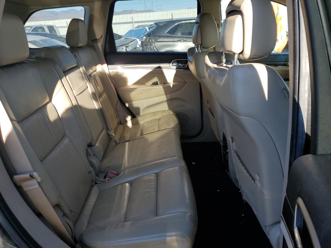 2015 Jeep Grand Cherokee - Image 11