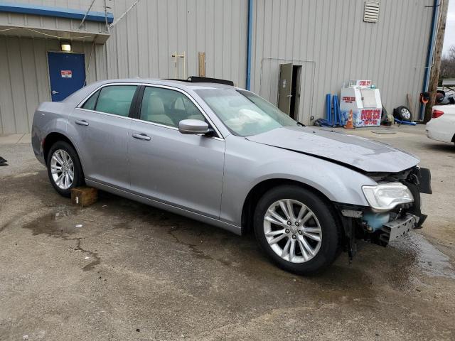  CHRYSLER 300 2017 Srebrny