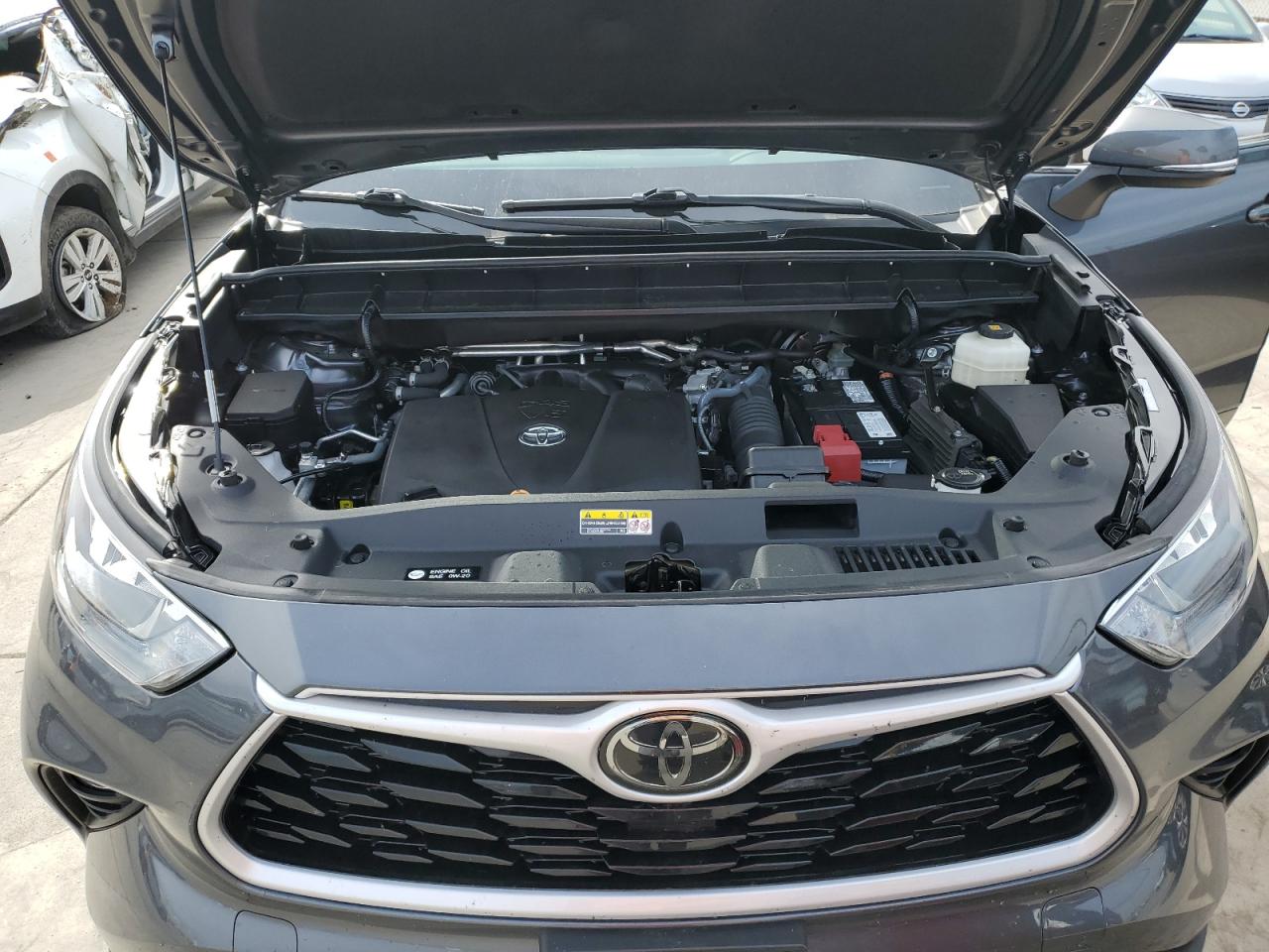 2020 Toyota Highlander - Image 12