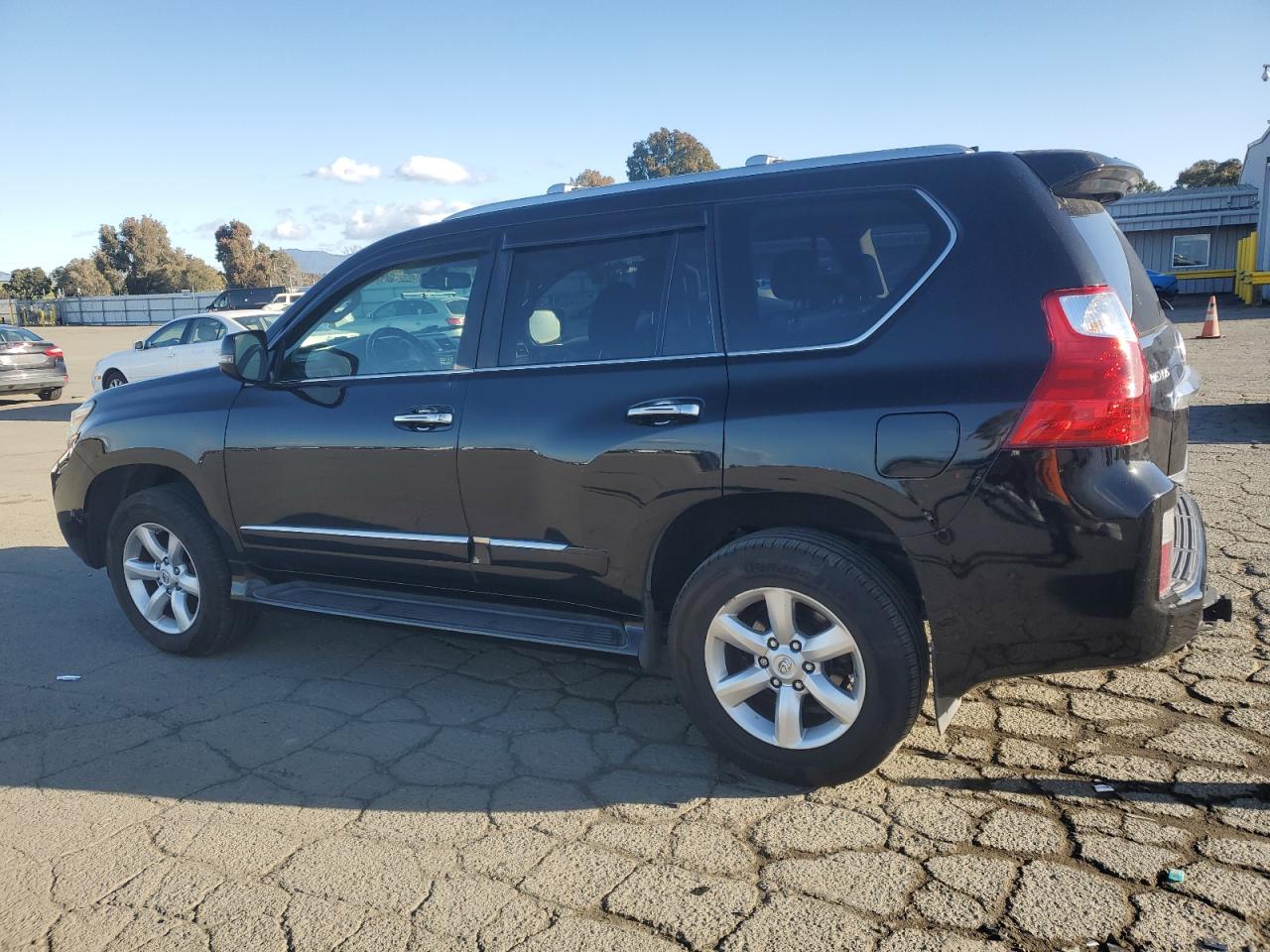 2010 Lexus GX - Image 2