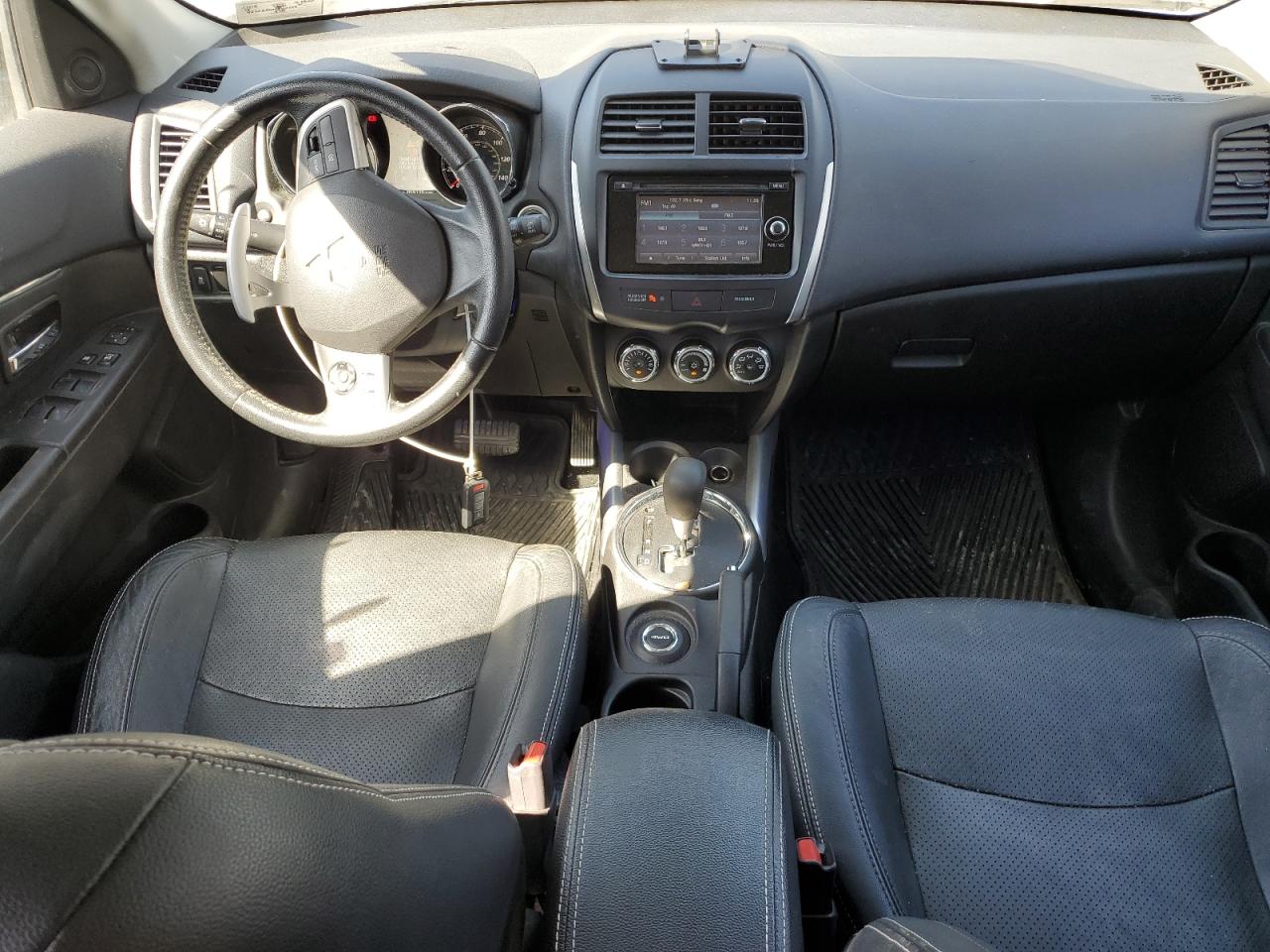 2014 Mitsubishi Outlander - Image 8