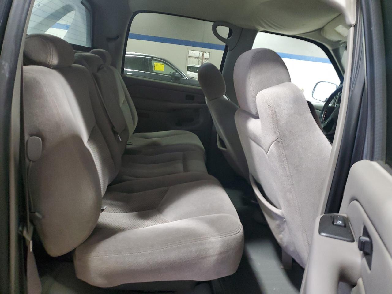 2005 Chevrolet Avalanche - Image 10