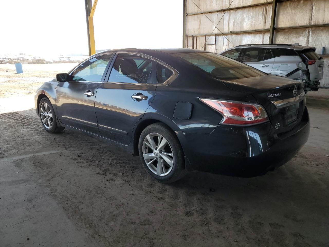 2015 Nissan Altima - Image 2
