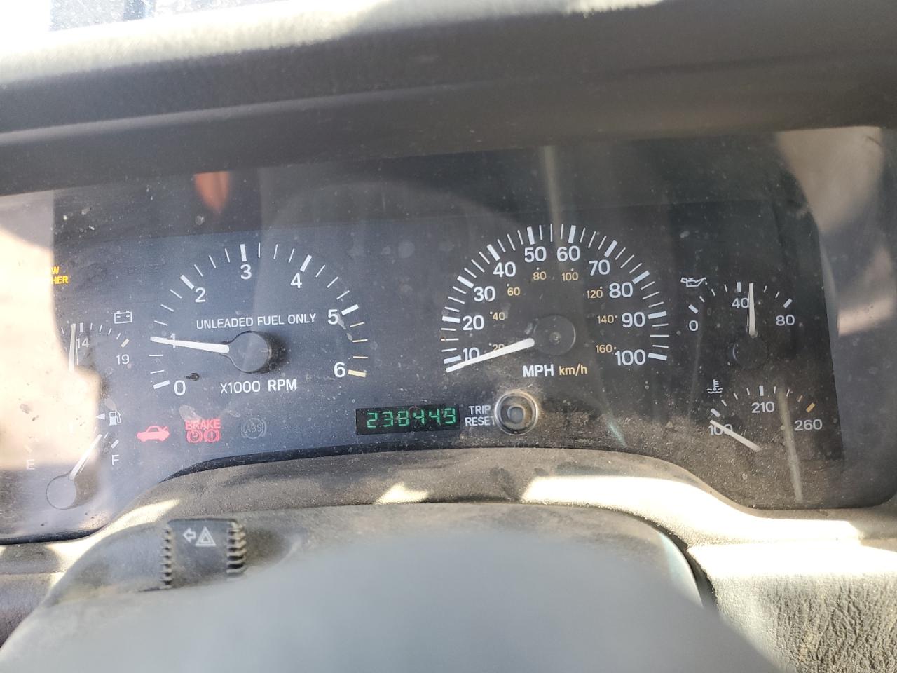 1999 Jeep Grand Cherokee - Image 9