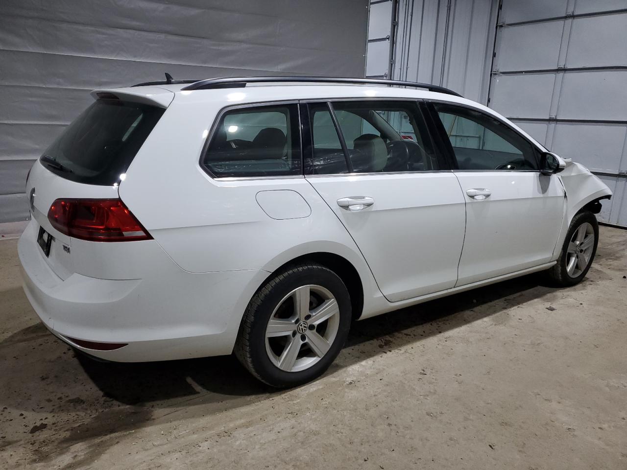2015 Volkswagen Golf - Image 3
