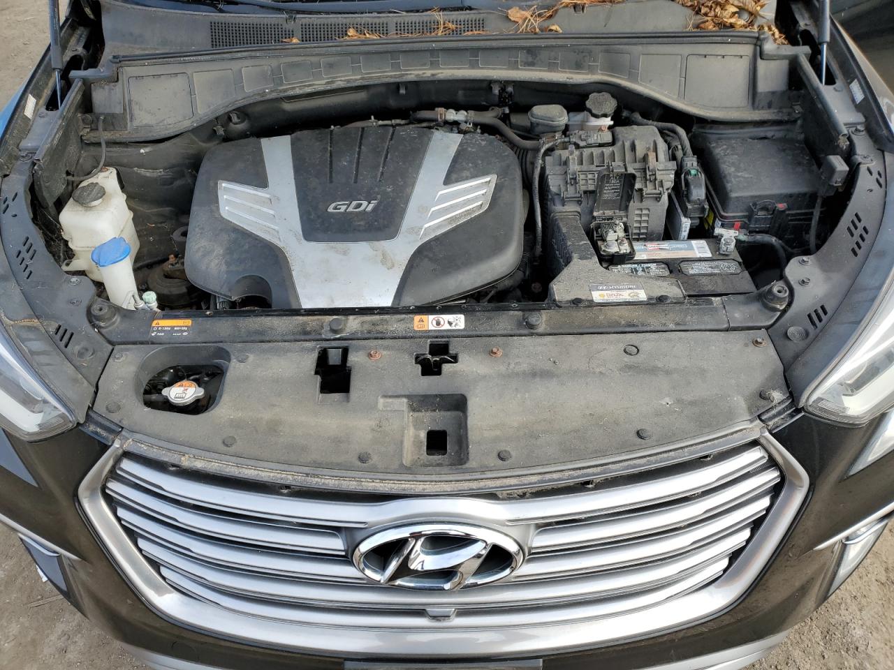 2017 Hyundai Santa Fe - Image 12