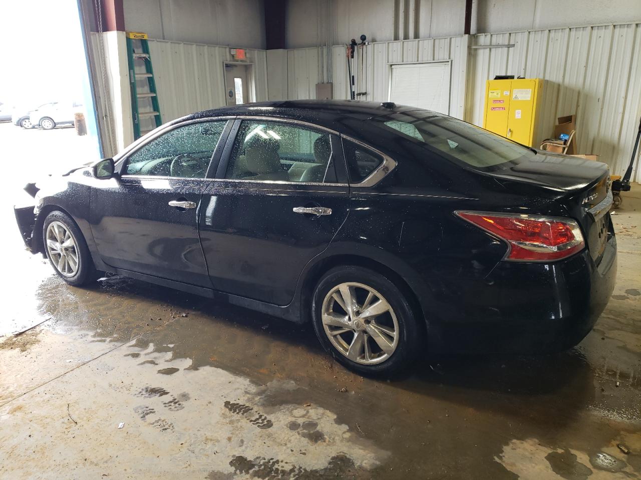 2015 Nissan Altima - Image 2