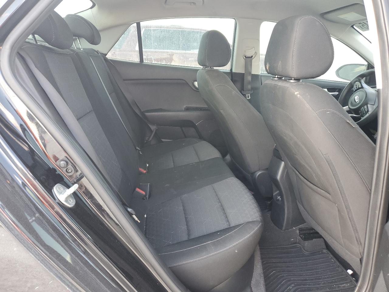 2021 Kia Rio - Image 10